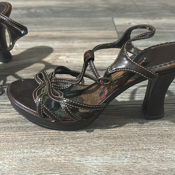 Dressy Sandals/ Heals - Picture 3 of 6